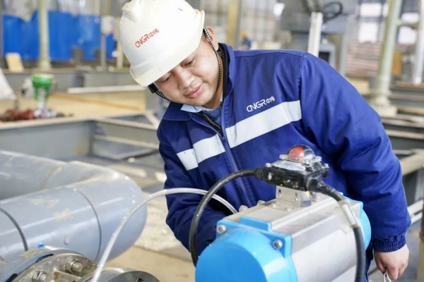 “磷”跑先鋒 | 使命必達 他獲得開陽產業(yè)基地首個“攻堅克難個人”獎